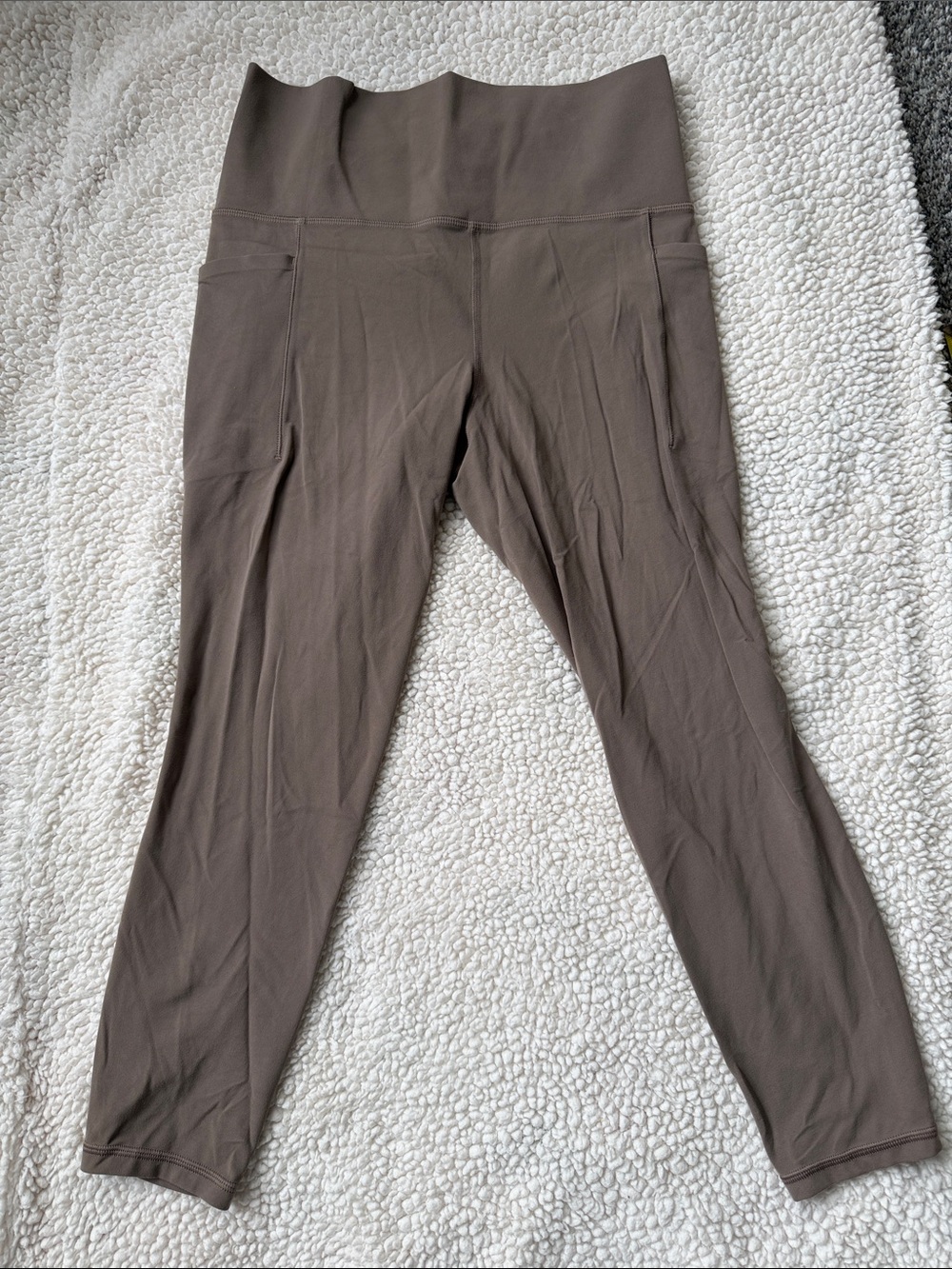 Athleta Salutation Stash Cinch 7/8 Legging Size M Taupe